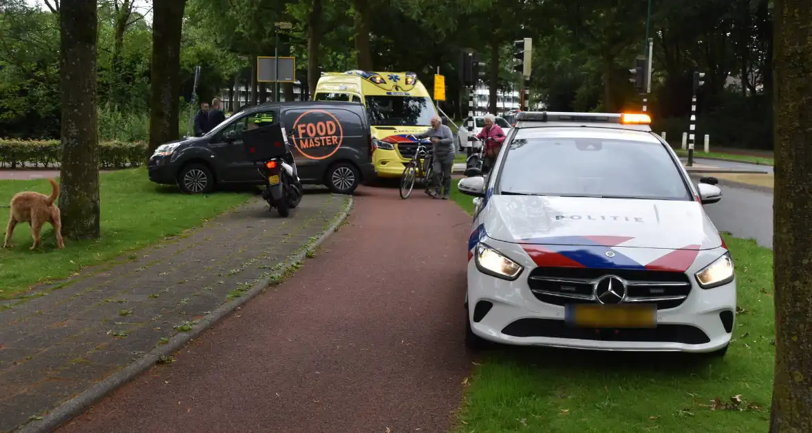 Bezorger onderuit bij eenzijdig ongeval met scooter - Foto 1