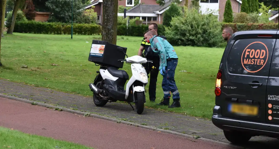 Bezorger onderuit bij eenzijdig ongeval met scooter - Foto 3