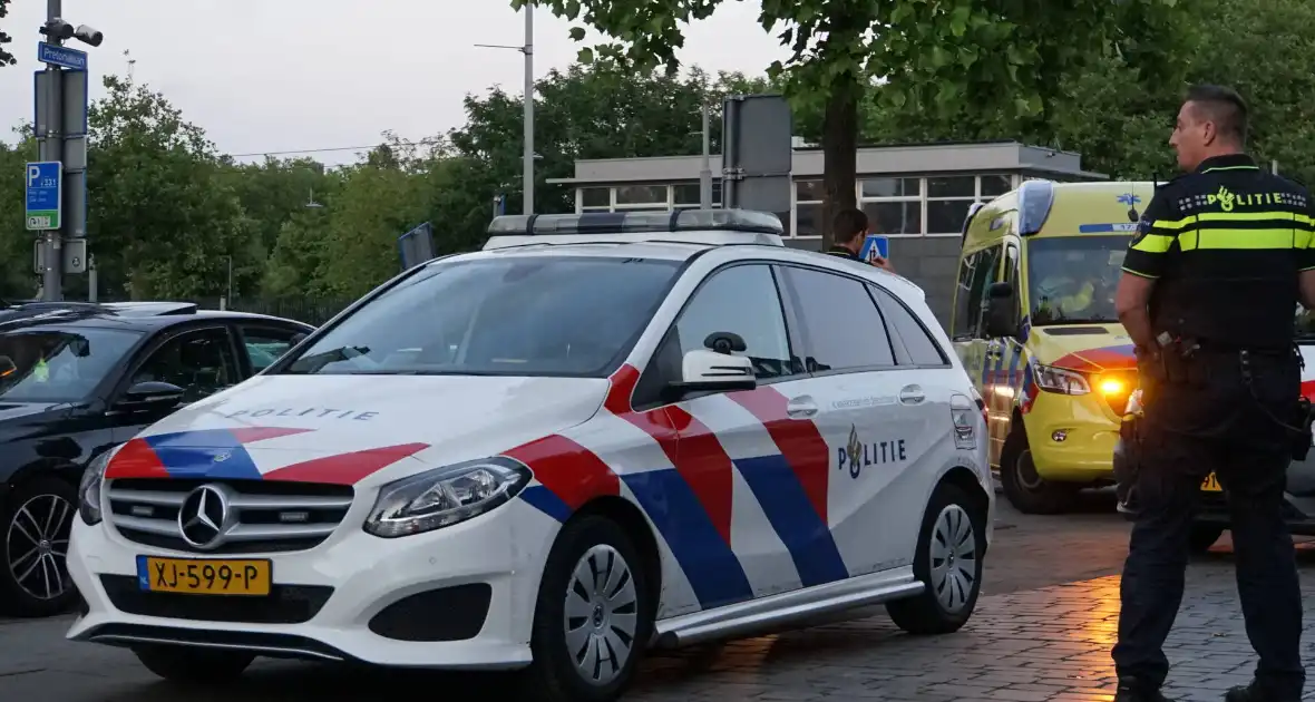 Persoon gewond na steekincident op straat - Foto 4