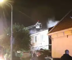 Grote woningbrand, slachtoffer naar ziekenhuis