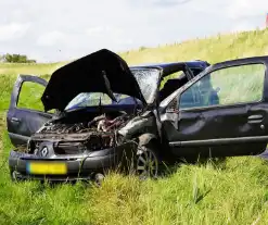 Bestuurder gewond na crash van dijk