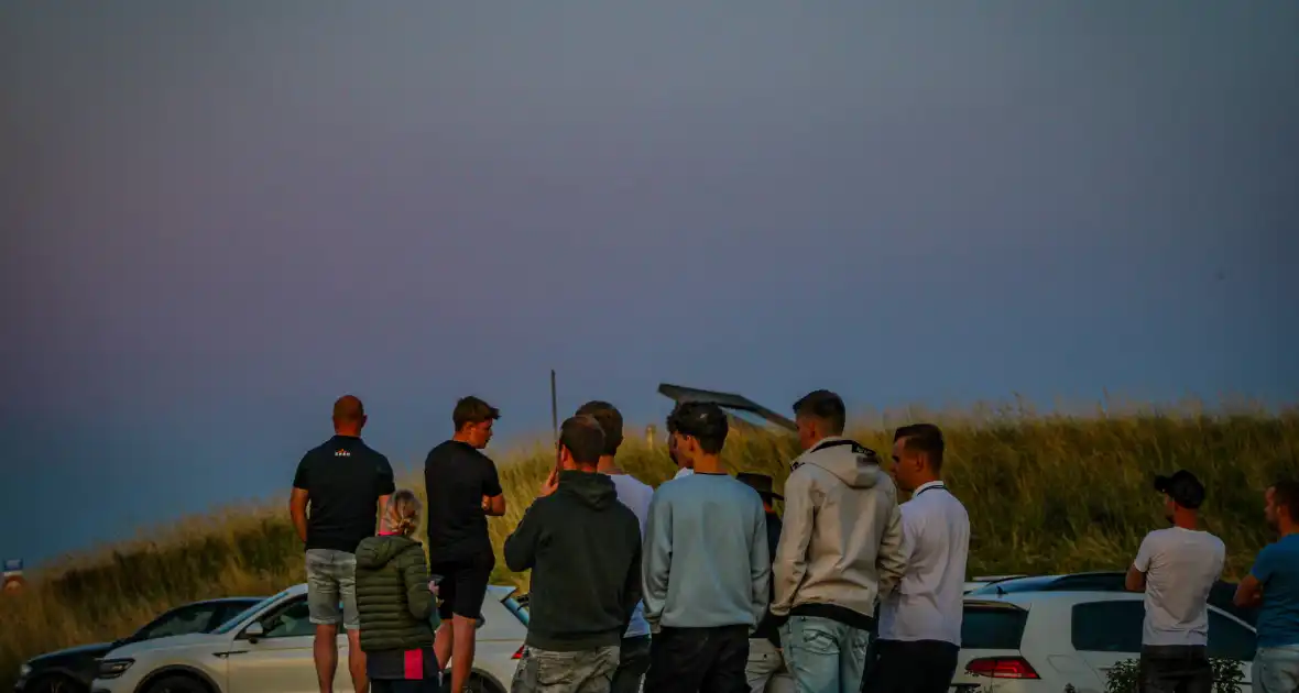 Grote zoekactie nadat getuigen iets uit de lucht zien vallen - Foto 7