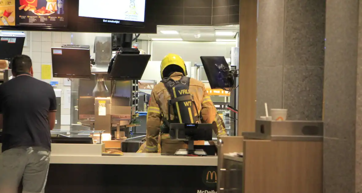 Brandweer ingezet bij McDonald's vanwege gaslucht - Foto 1