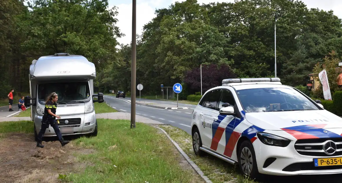 Kind geschept door camper op oversteekplaats