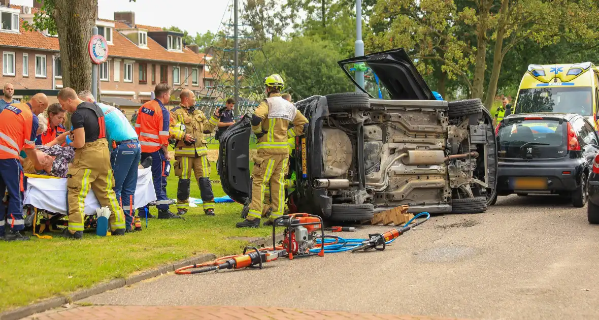 Traumateam ingezet voor ongeval in woonwijk - Foto 4