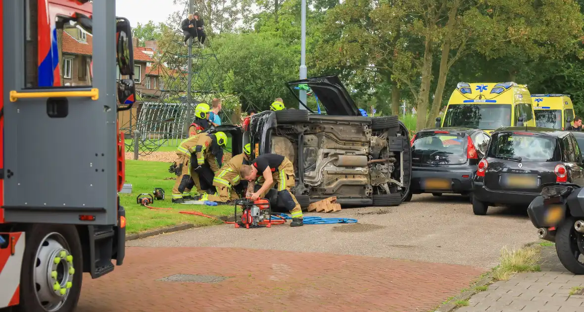 Traumateam ingezet voor ongeval in woonwijk - Foto 9