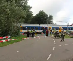 Lange tijd geen trein en vaarverkeer door aanrijding op spoor