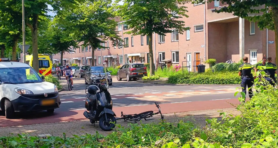 Aanrijding tussen fietser en scooter - Foto 1