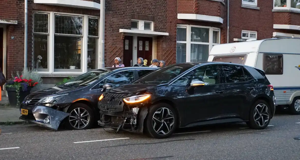 Automobilist schept motorrijder - Foto 13