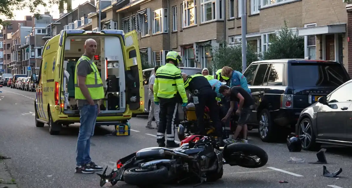 Automobilist schept motorrijder - Foto 6