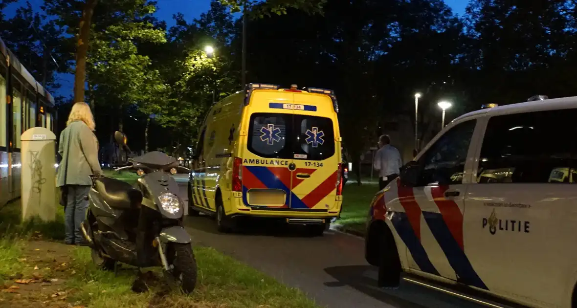Opzittenden scooter gewond bij botsing met tram - Foto 7