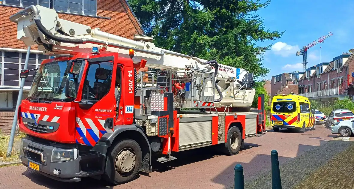 Voorbijganger onder brand in flat - Foto 1