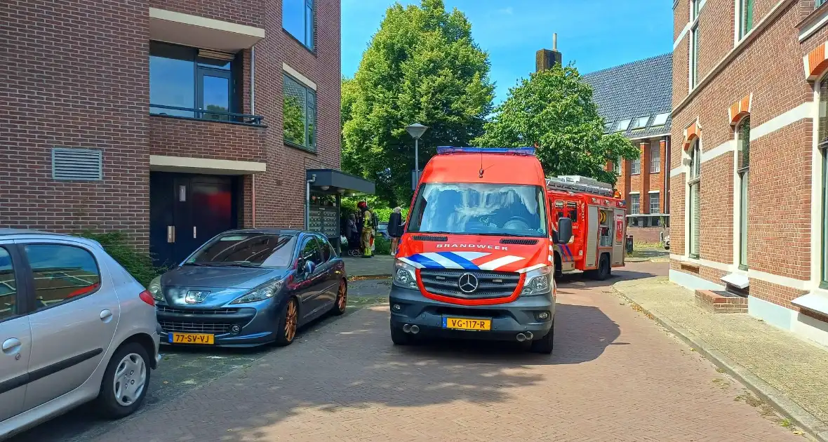 Voorbijganger onder brand in flat - Foto 2