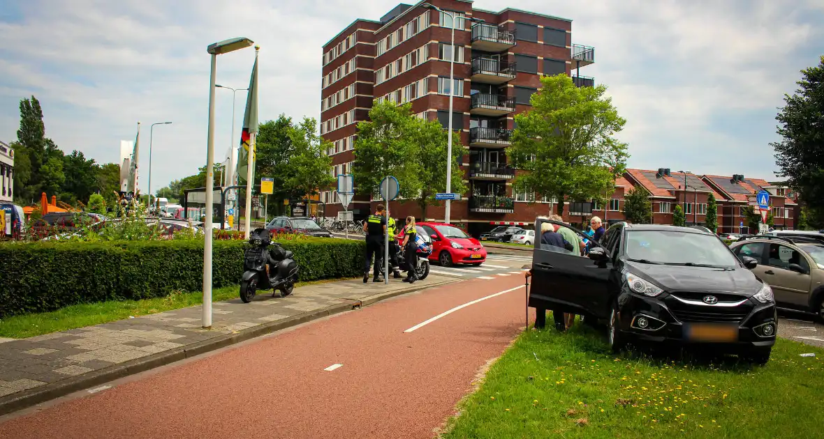 Scooterrijder gewond door botsing met auto op rotonde - Foto 5