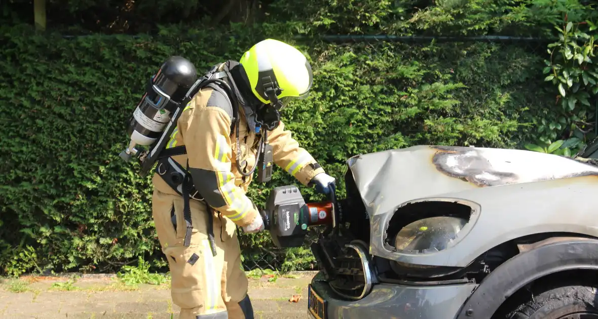 Personenauto vat al rijdend vlam - Foto 9