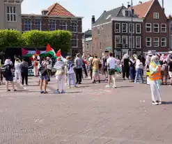 Grote groep mensen aanwezig bij pro-Palestina demonstratie