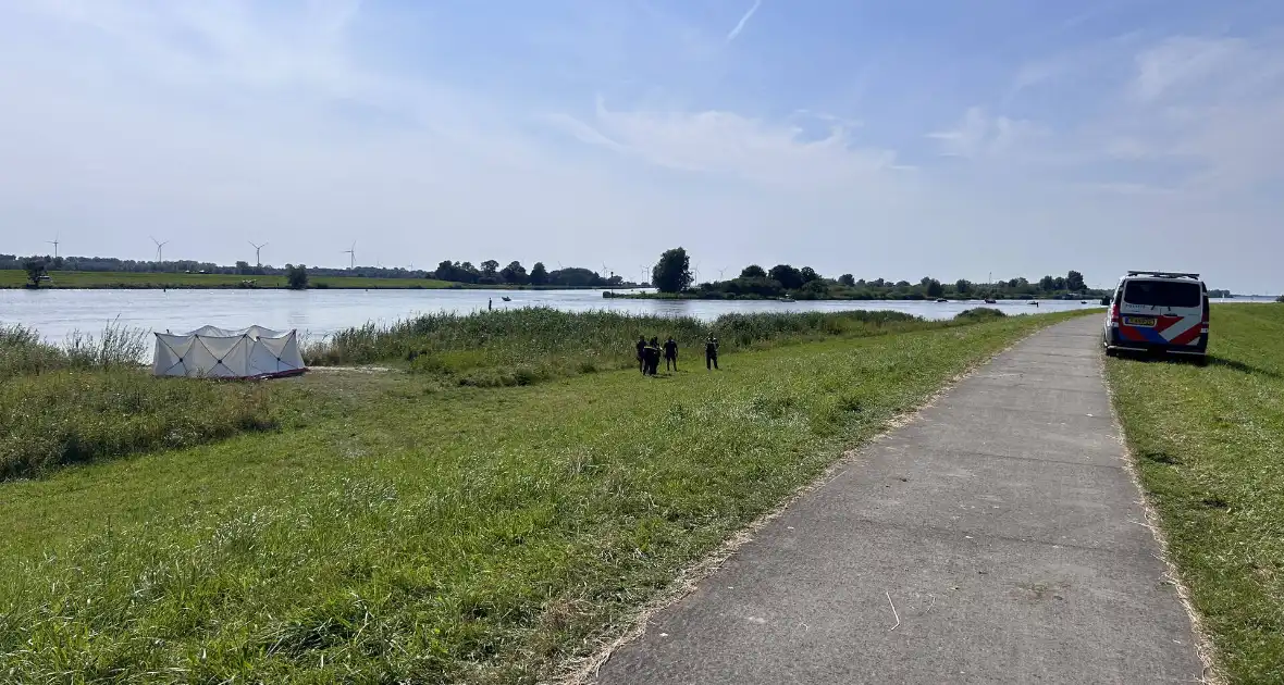 Persoon overleden na grote zoektocht in IJssel - Foto 4