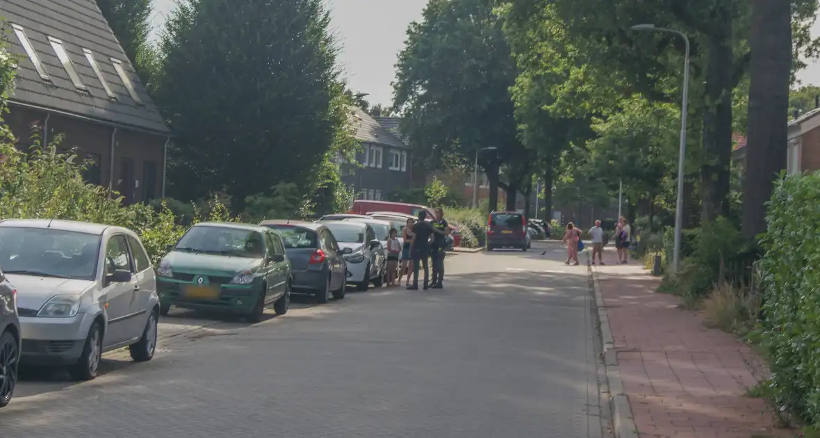 Fietser rijdt tegen openslaande autodeur - Foto 1