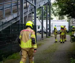 Brandweer verricht metingen bij gedumpt vat