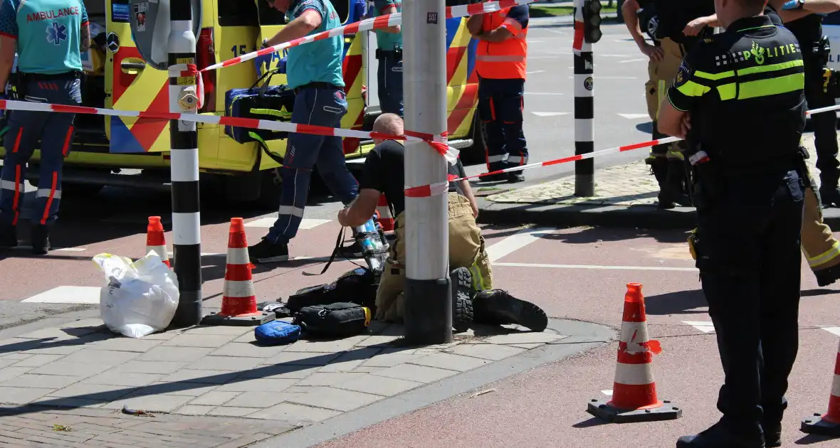 Hulpdiensten groots ingezet voor waaronder een traumateam voor incident op straat - Foto 2