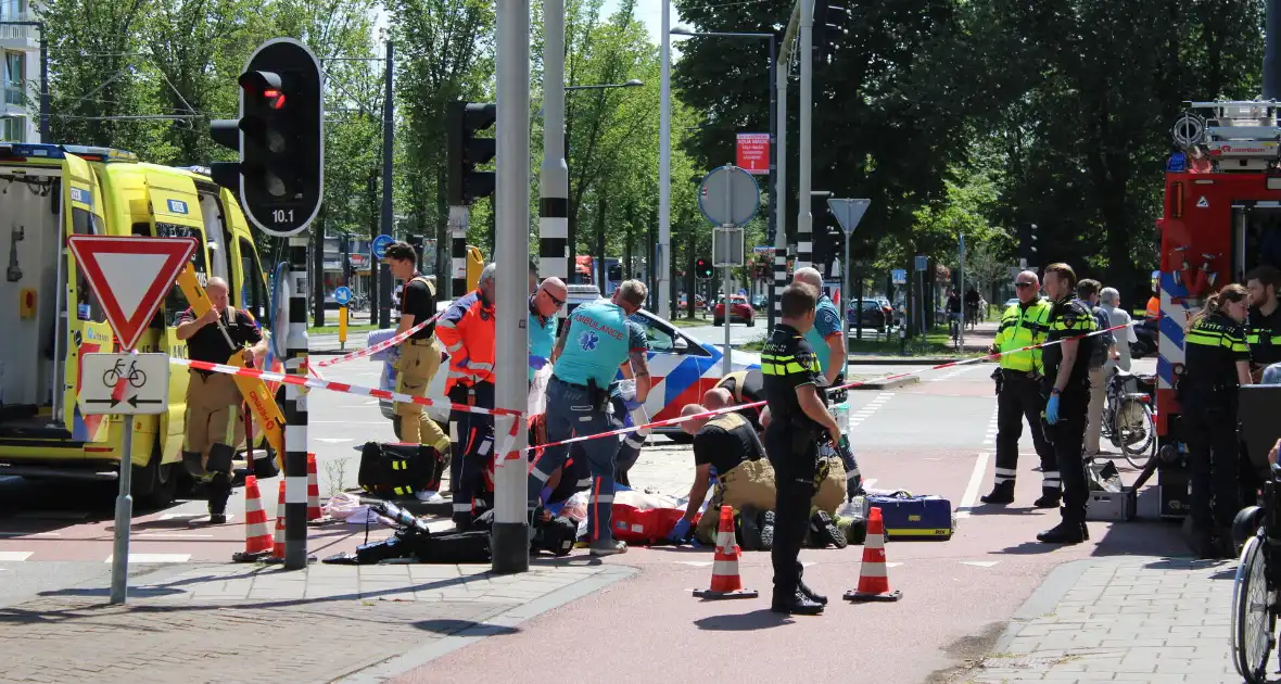Hulpdiensten groots ingezet voor waaronder een traumateam voor incident op straat - Foto 7