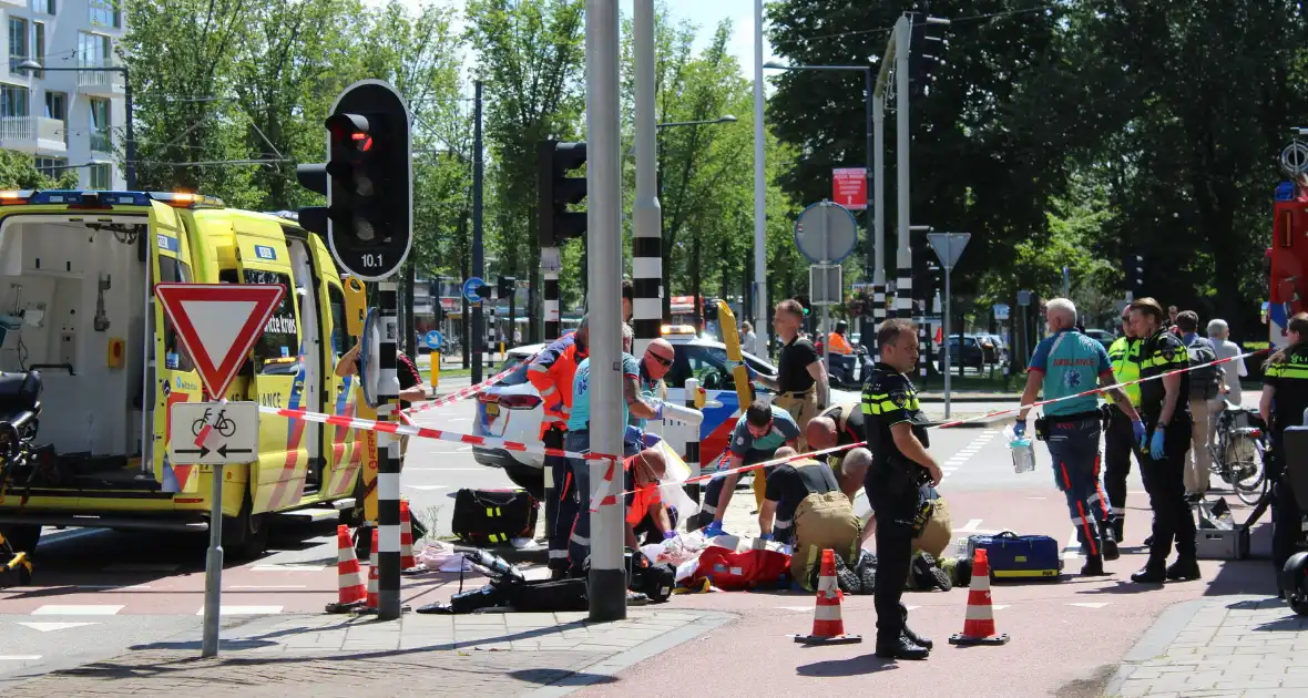 Hulpdiensten groots ingezet voor waaronder een traumateam voor incident op straat - Foto 8