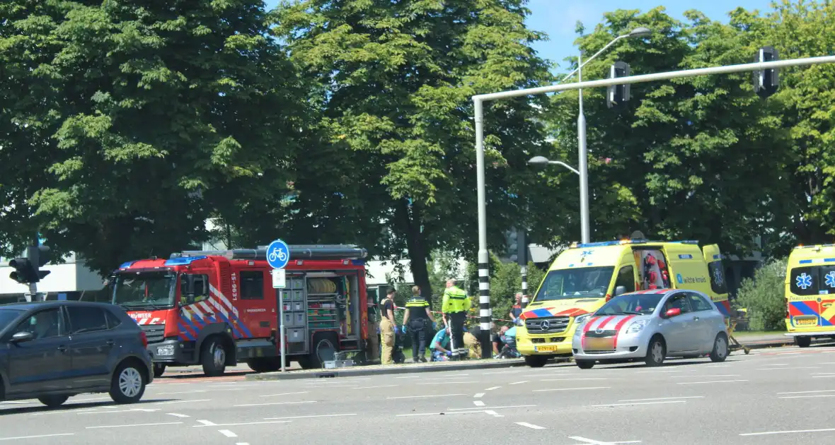 Hulpdiensten groots ingezet voor waaronder een traumateam voor incident op straat - Foto 9