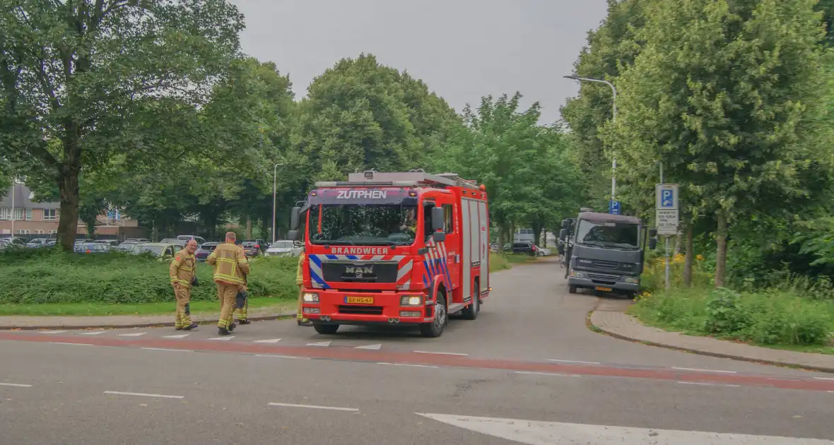 Brandweer ingezet voor oude Volvo die vlam vat - Foto 6