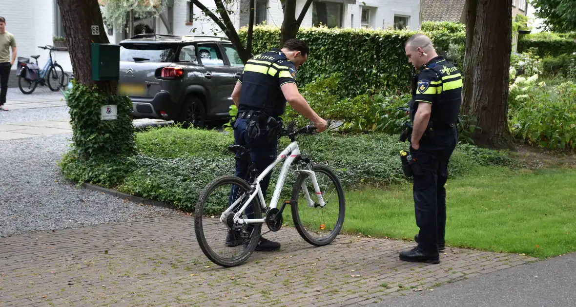 Gewond Persoon naast mountainbike aangetroffen op wegdek - Foto 5