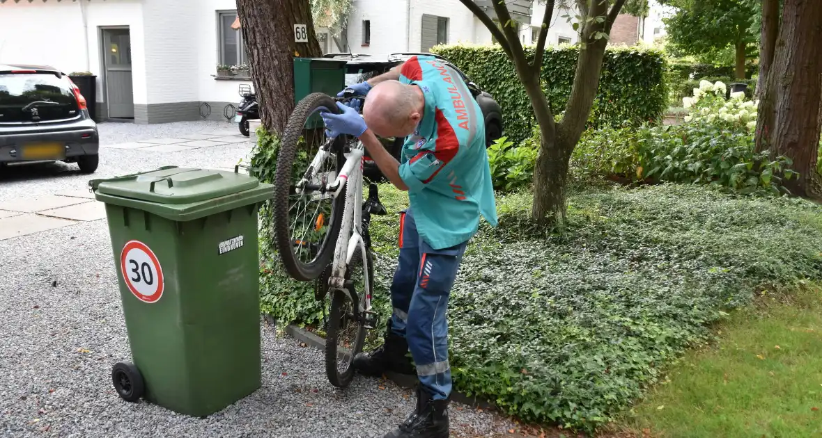 Gewond Persoon naast mountainbike aangetroffen op wegdek - Foto 8