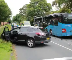 Flinke ravage bij ongeval tussen lijnbus en personenauto