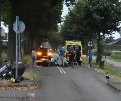 Motorrijder en scooterrijder botsen op elkaar