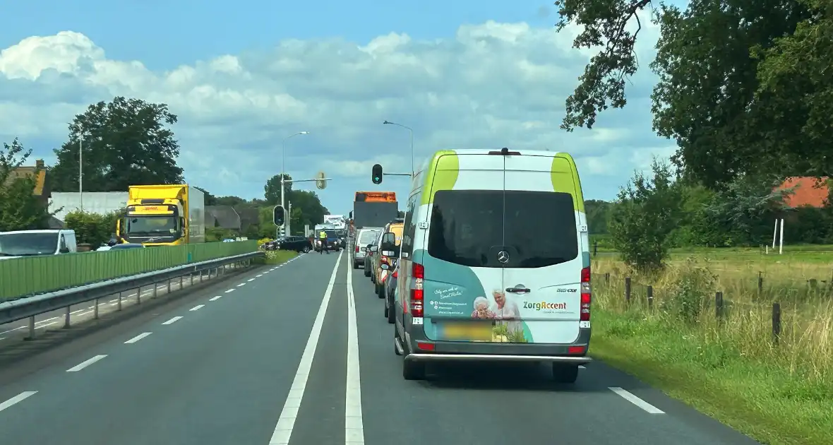 Enorme verkeershinder door vrachtwagen met pech