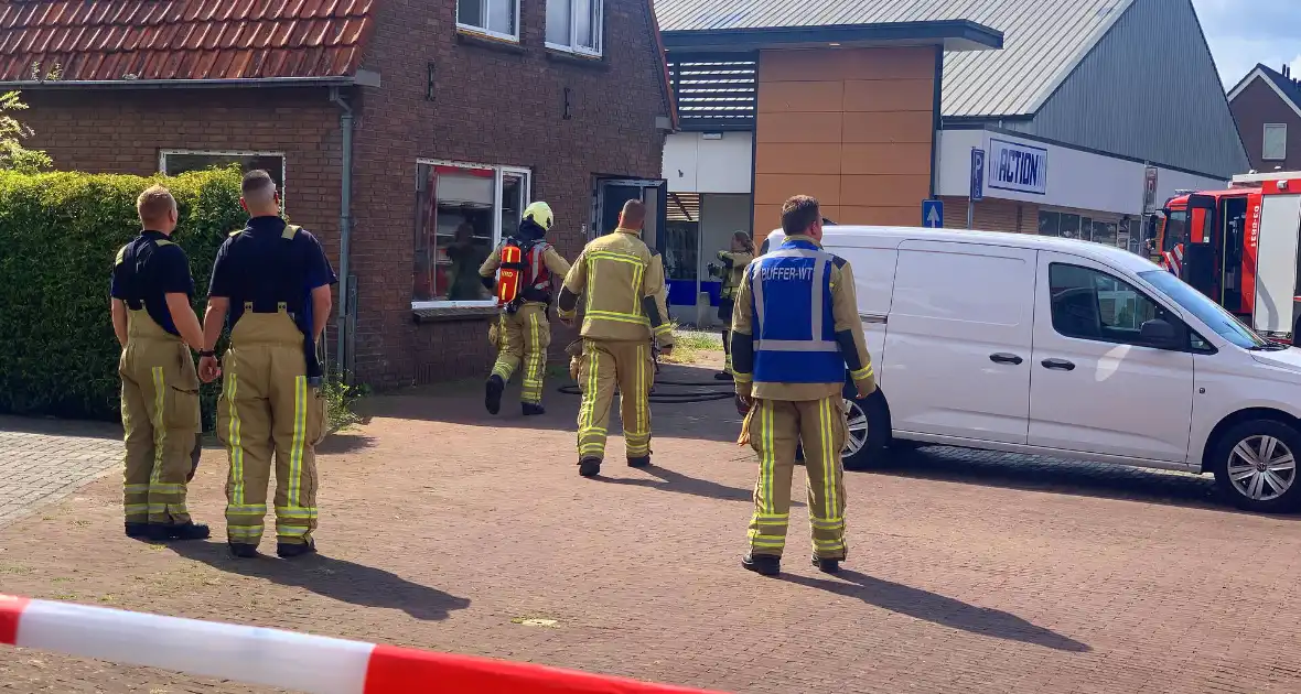 Straat afgezet vanwege brand in woning