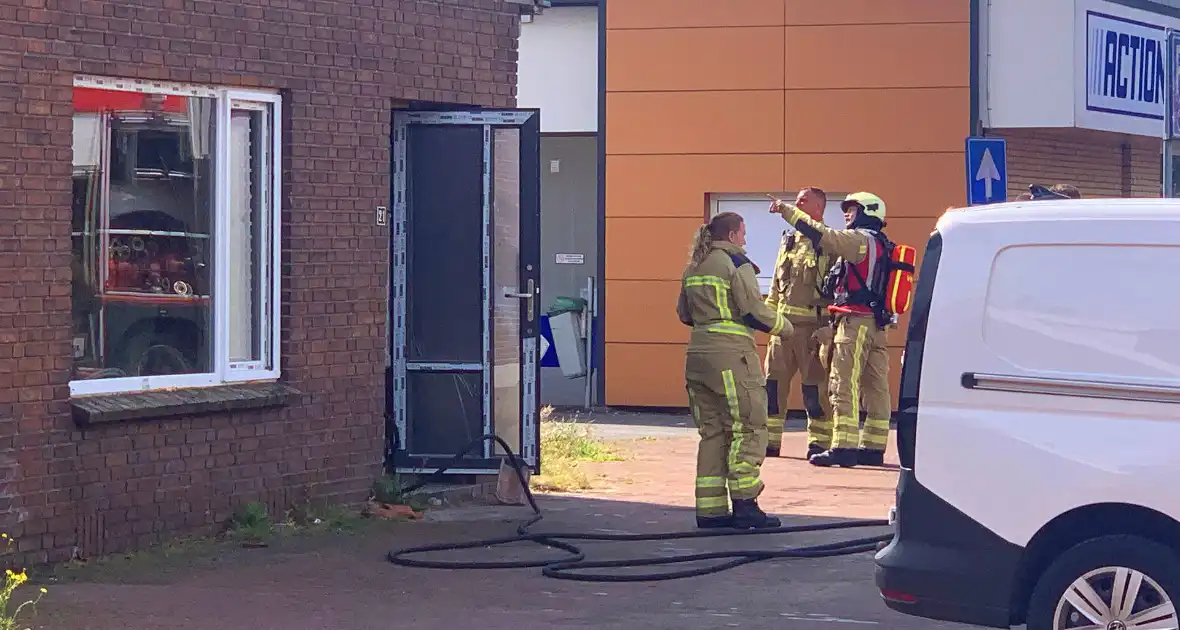 Straat afgezet vanwege brand in woning - Foto 1