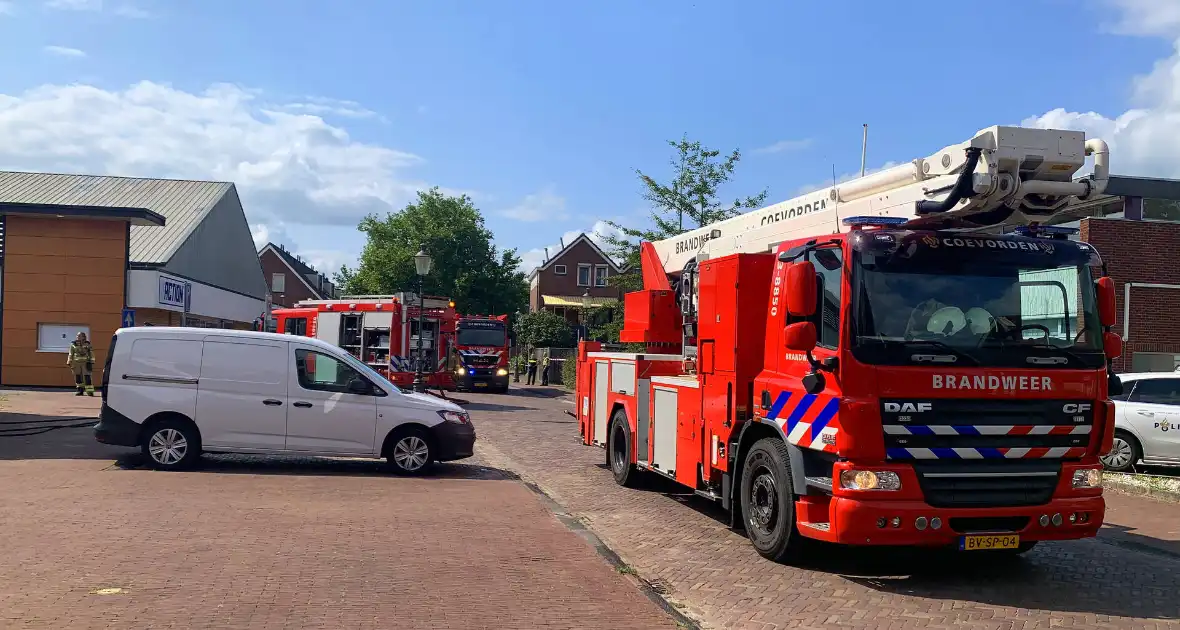 Straat afgezet vanwege brand in woning - Foto 3