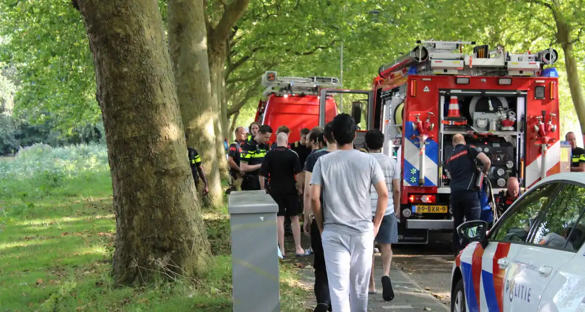 Hulpdiensten groots ingezet voor een te water geraakt persoon - Foto 1