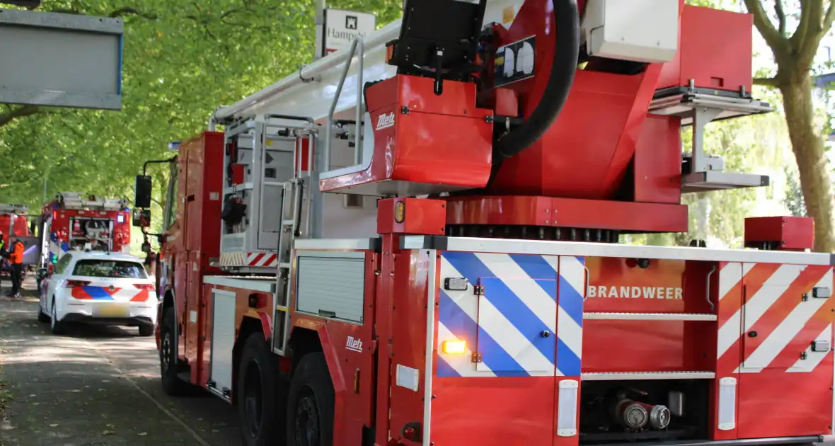 Hulpdiensten groots ingezet voor een te water geraakt persoon - Foto 3