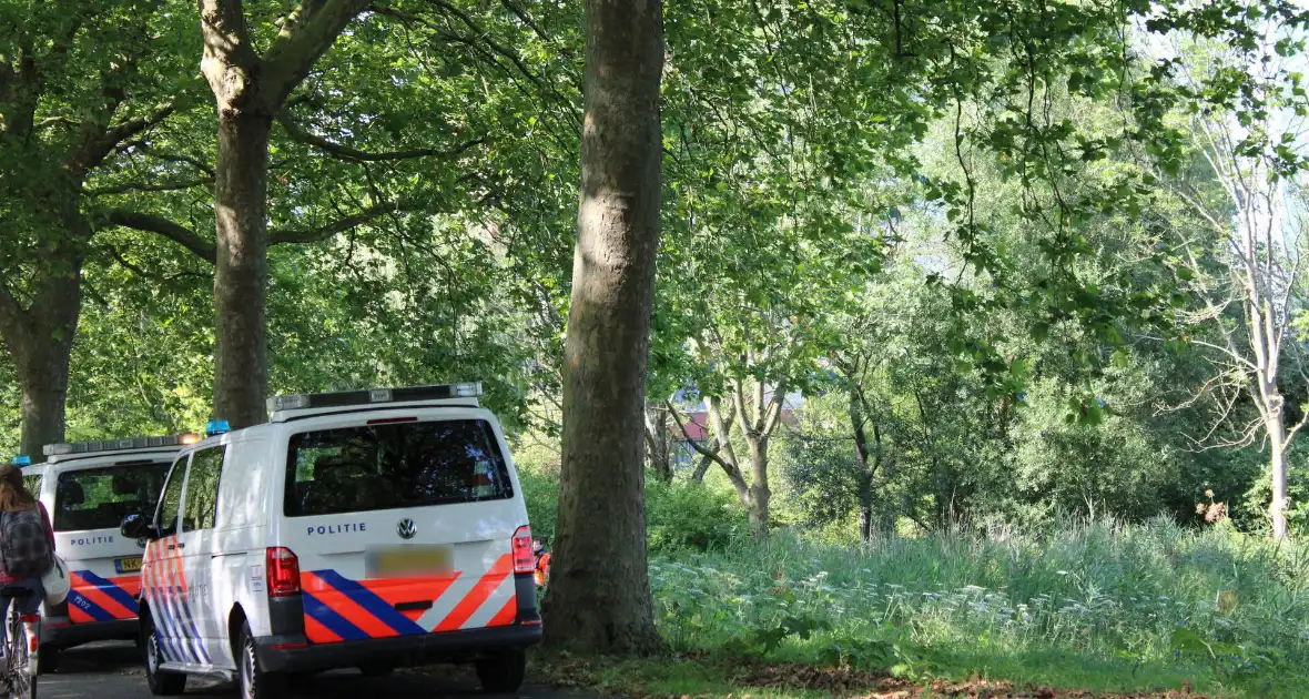 Hulpdiensten groots ingezet voor een te water geraakt persoon - Foto 6