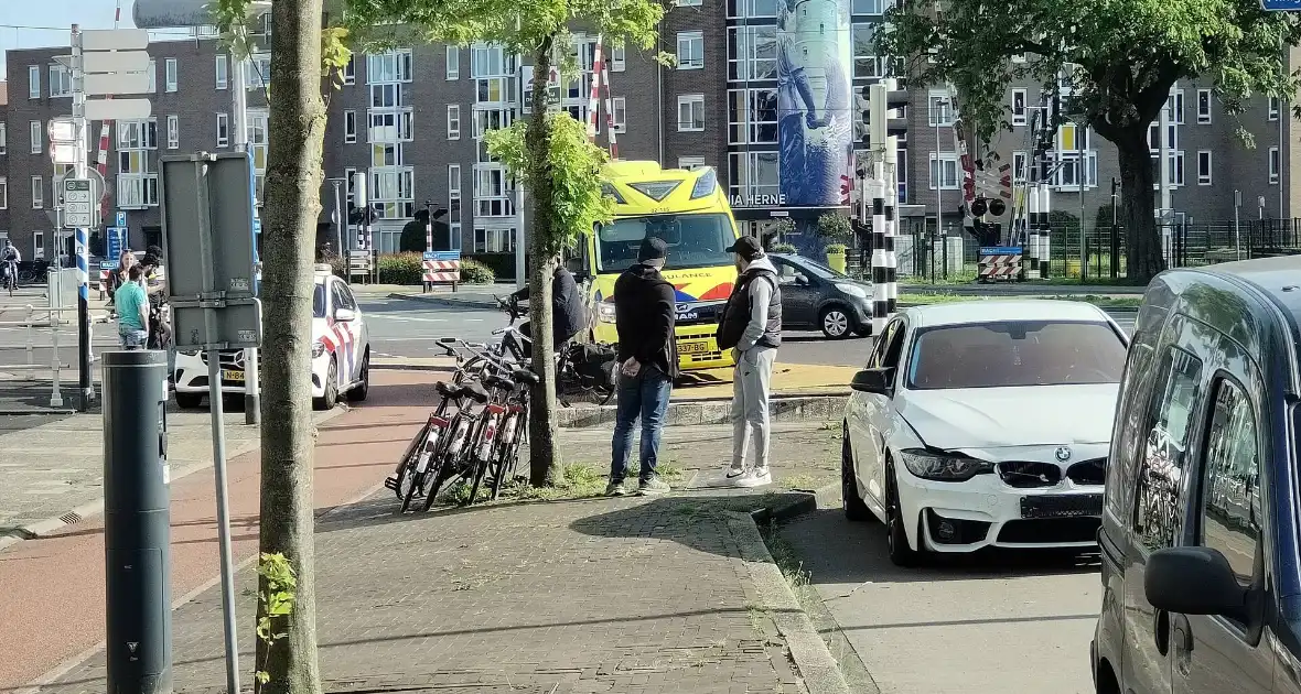 Kopstaart botsing tussen drie voertuigen