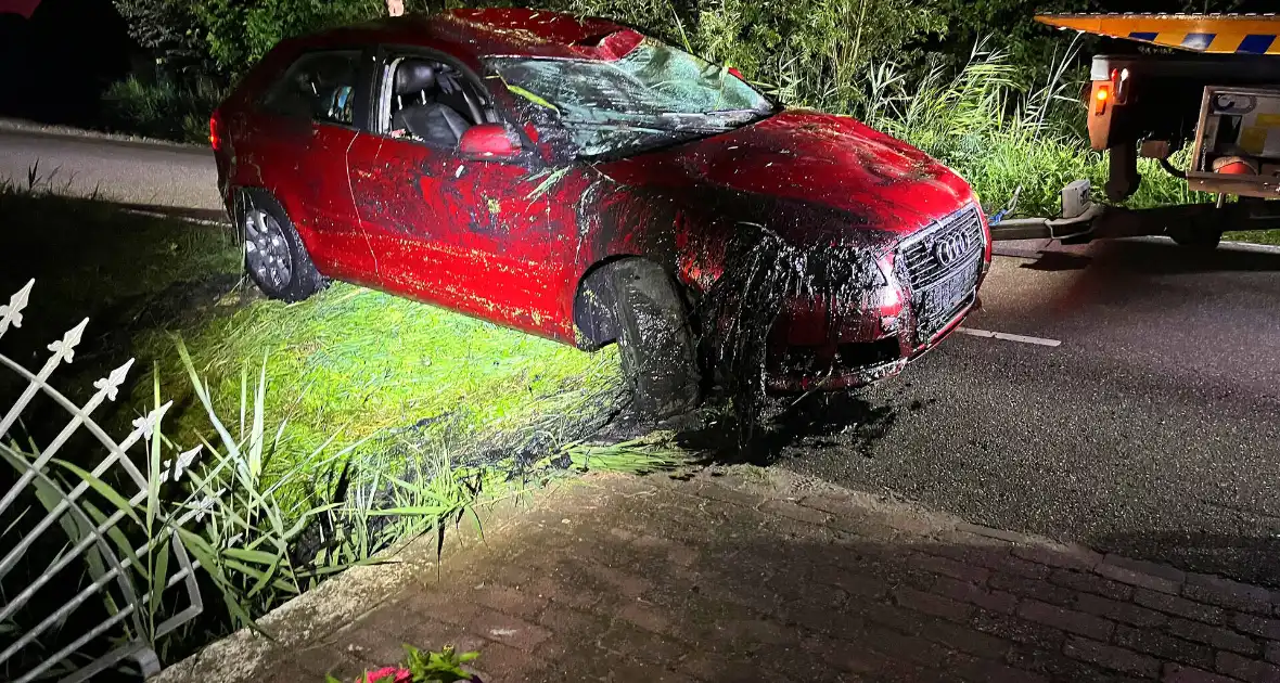 Automobilist komt tot stilstand in sloot - Foto 3