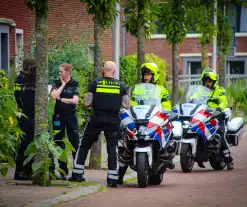 Politie doet onderzoek in woning naar overleden persoon