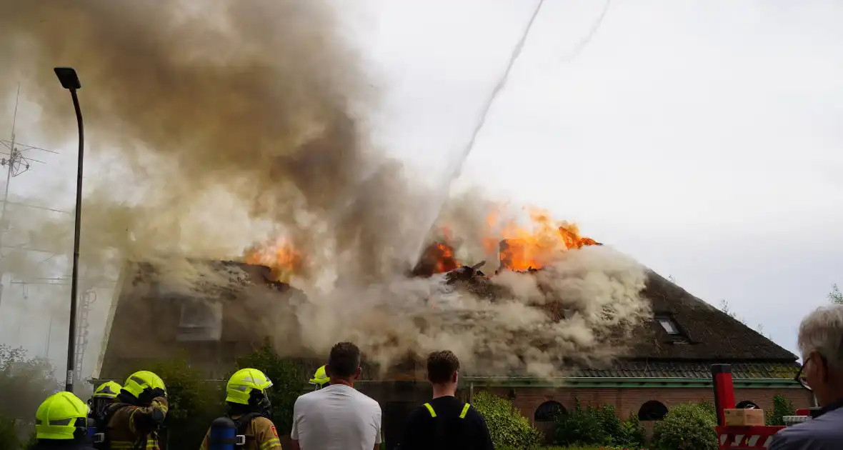 Stolpboerderij verwoest door uitslaande brand