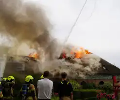 Stolpboerderij verwoest door uitslaande brand