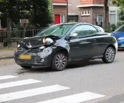 Automobilist klapt achterop voorganger die remt voor zebrapad