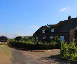 Veel schade na rietendakbrand bij geitenboerderij