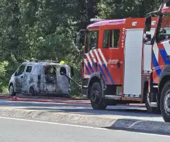 Terugkerende vakantieganger ziet elektrische bus in vlammen opgaan