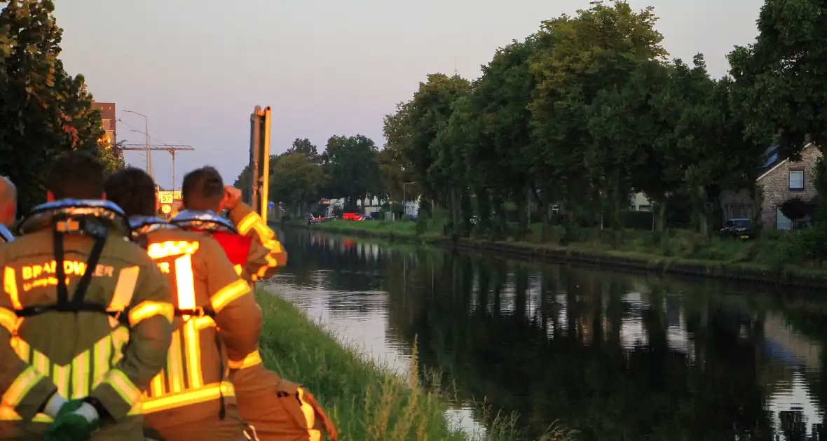 Brandweer haalt overleden ree uit het water - Foto 5