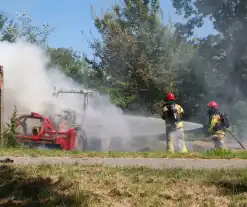 Landbouwvoertuig volledig verwoest door brand