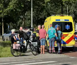 Fietser met kind achterop botst met automobilist